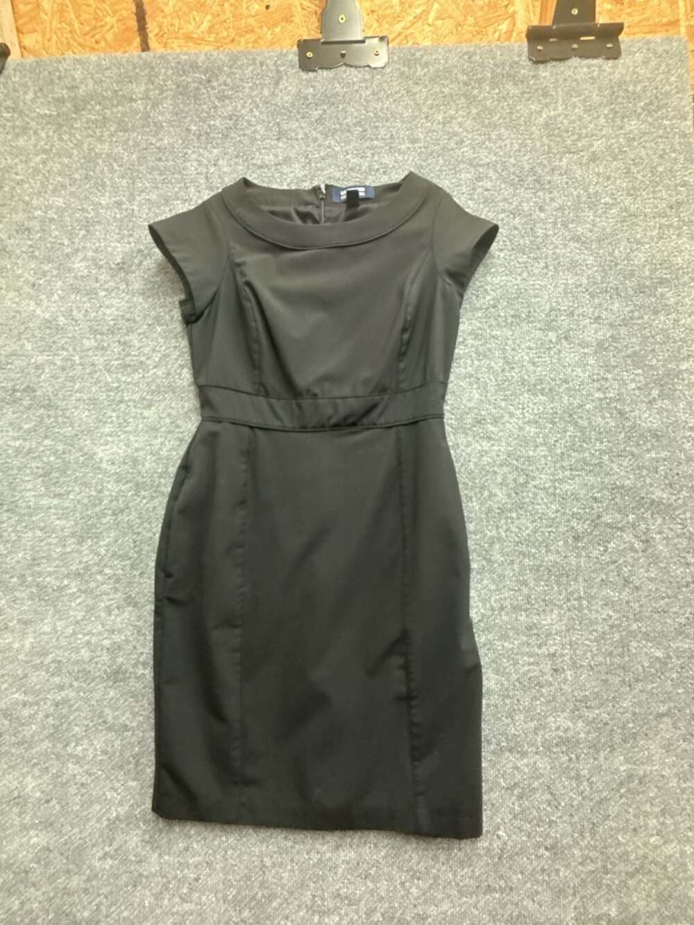 Lands' End Outfitters Black Petite Cap Sleeve Sheath Dress Size 2